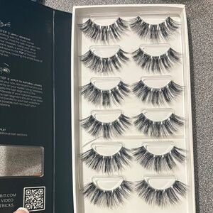 Voluminous Black False Eyelashes. Flutterhabit weightless 6